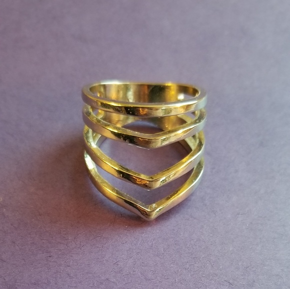 silver colored Chevron shaped ring - Picture 2 of 2